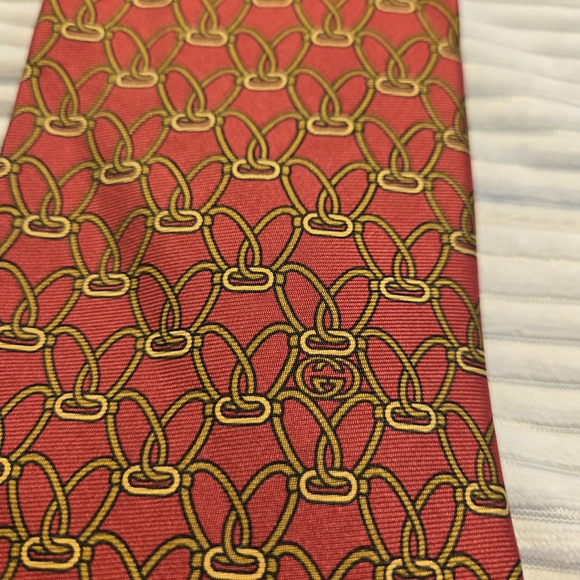 Gucci Red and Gold Patterned Tie - Picture 2 of 4